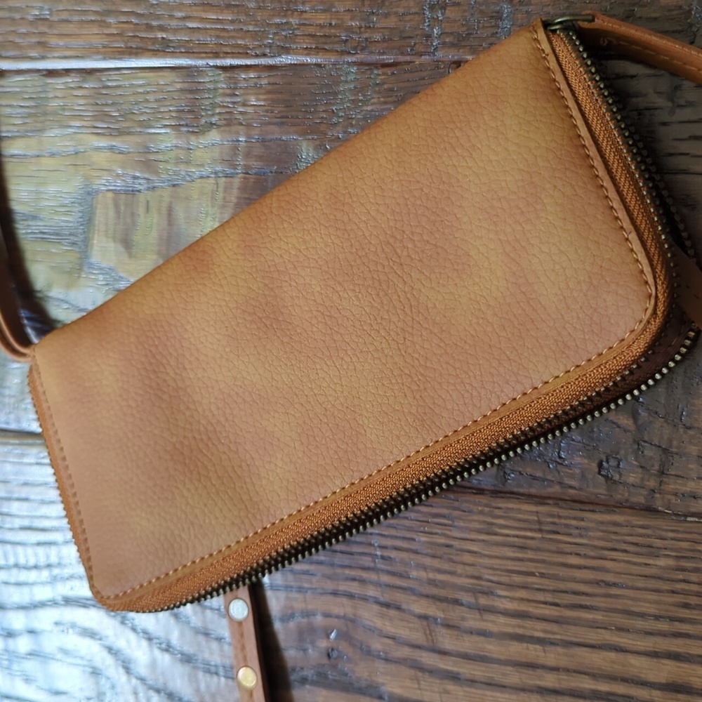 FREE PEOPLE I Cognac Brown Vegan Faux Leather Zippered Wallet Wristlet Purse - Picture 8 of 12